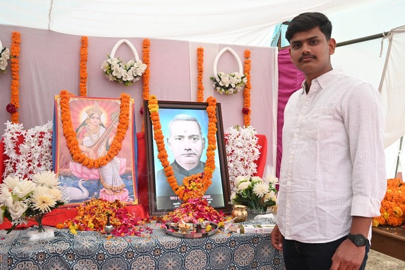 श्रद्धांजलि अर्पित